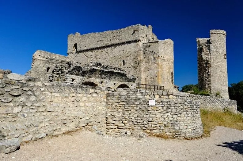 chateau thouzon provence